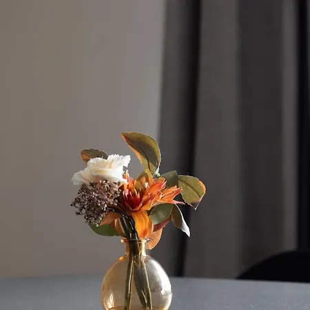 5020 Curial - Chic 19th Apartment