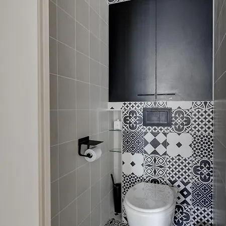 5020 Curial - Chic 19th Apartment *